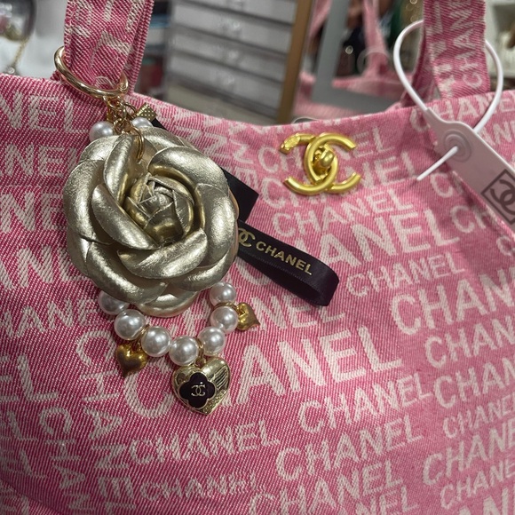 Chanel Pink Logo Tote with Gold Accents - Picture 7 of 13